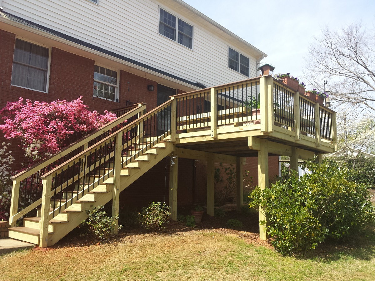 bi-level deck with stairs