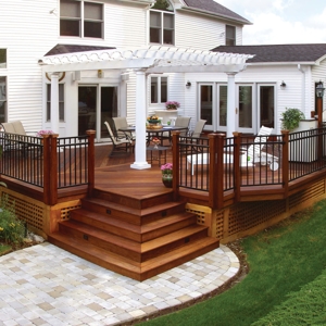 Elegant Wood Deck with Free-Standing Pergola