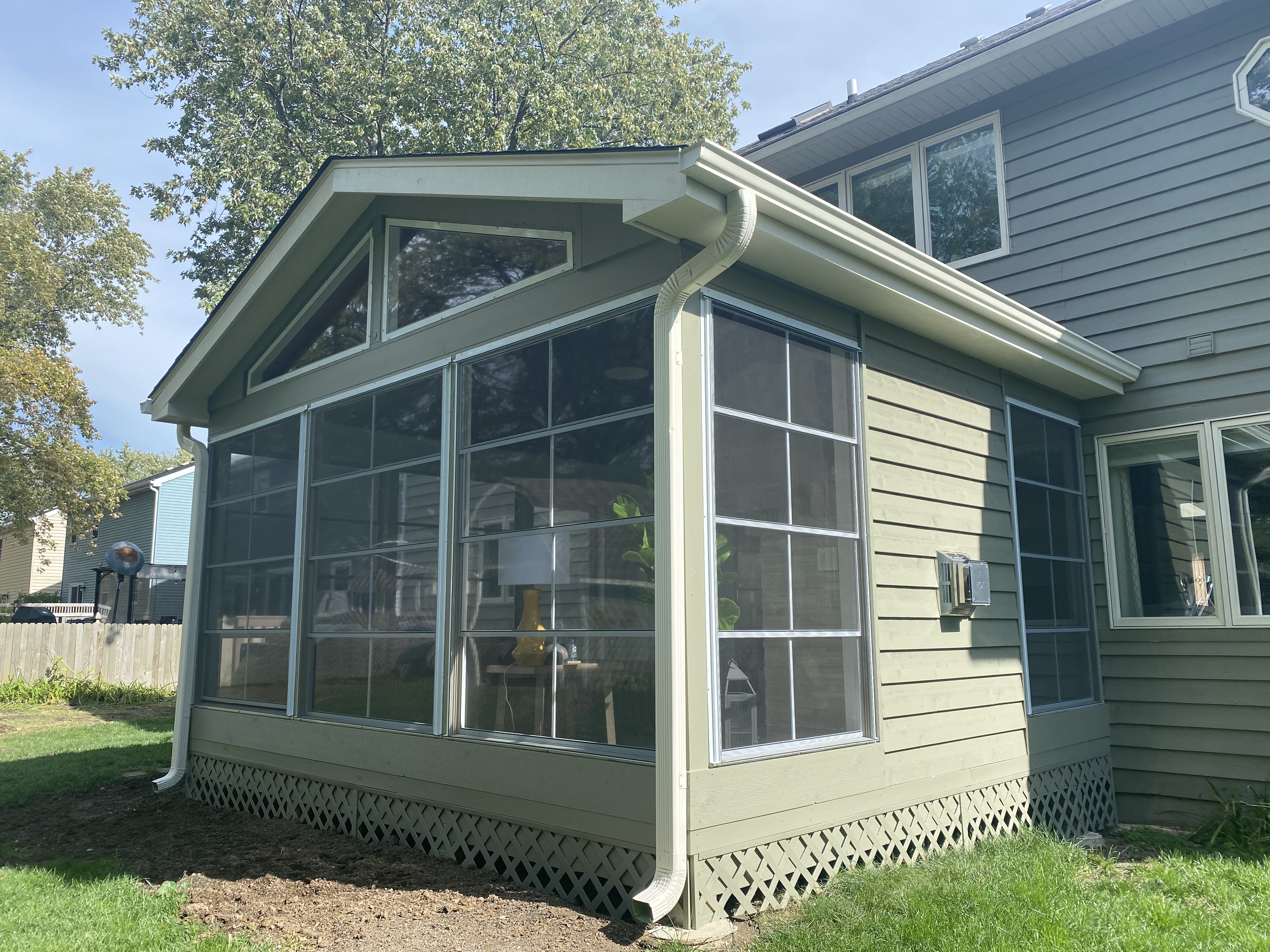 Custom three season room with 4-track windows in Palatine, IL by Archadeck of Chicagoland.