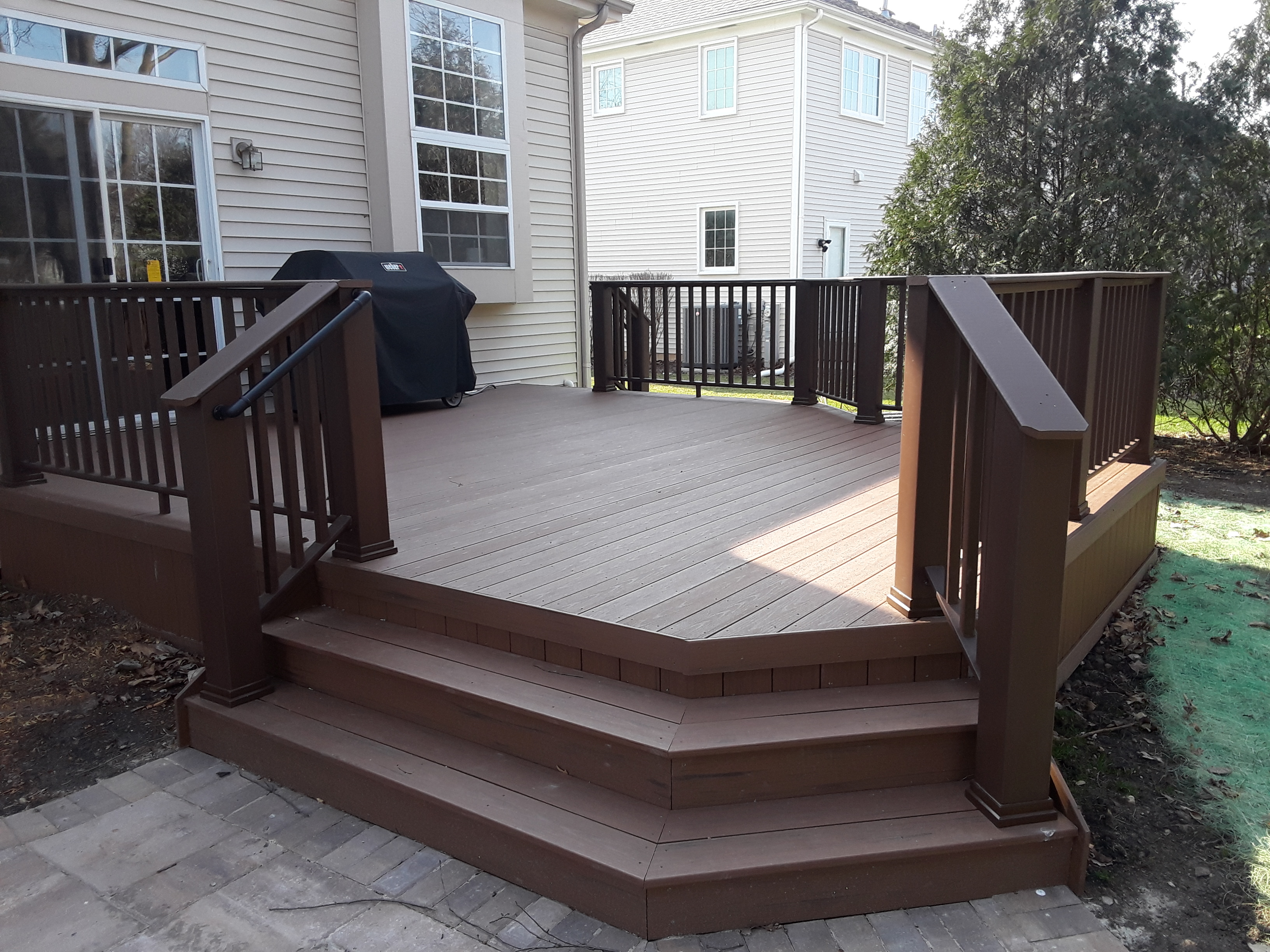 Custom composite deck in Schaumburg by Archadeck of Chicagoland.