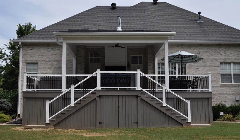 porch with white rails