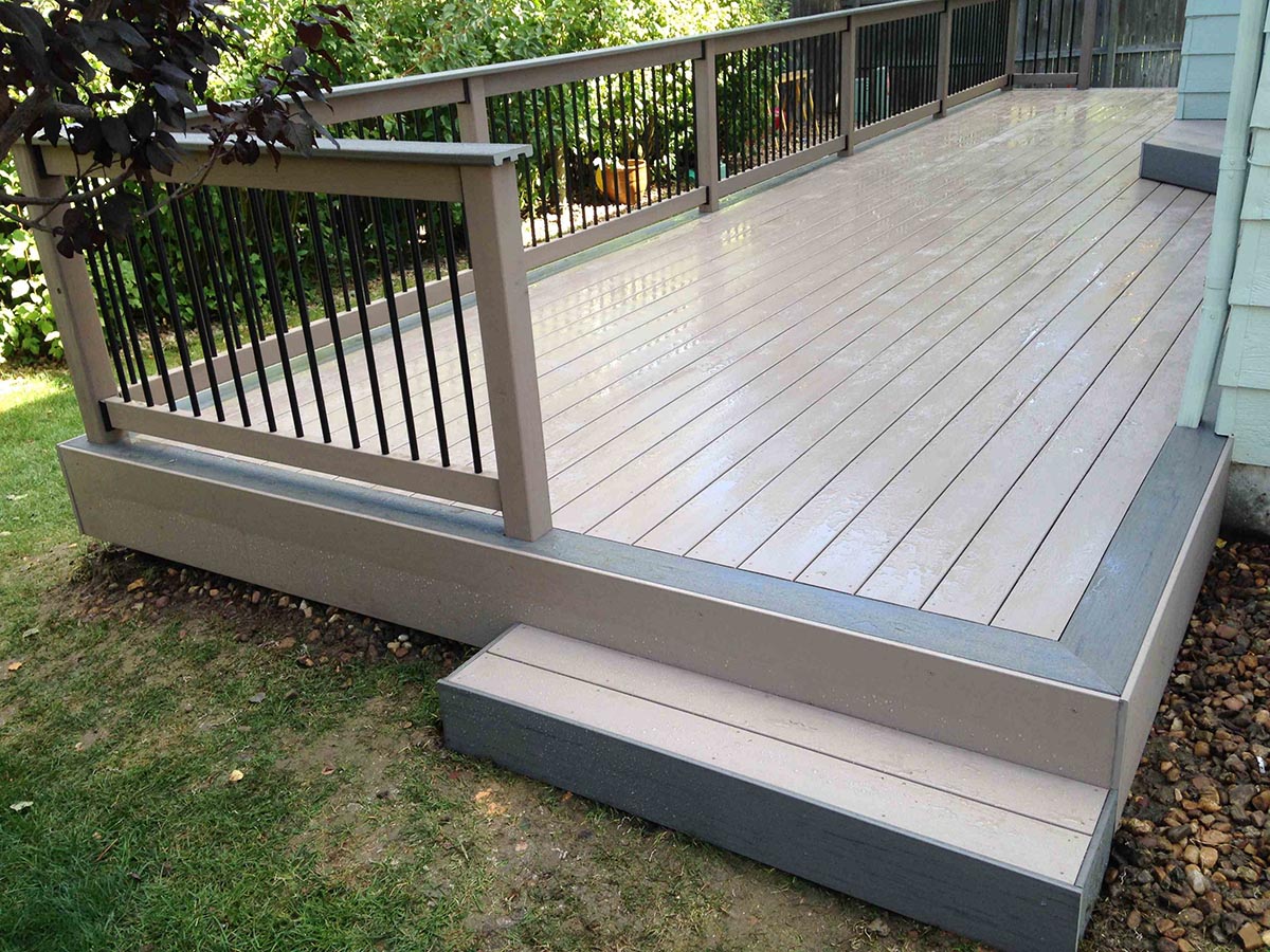 deck with stair