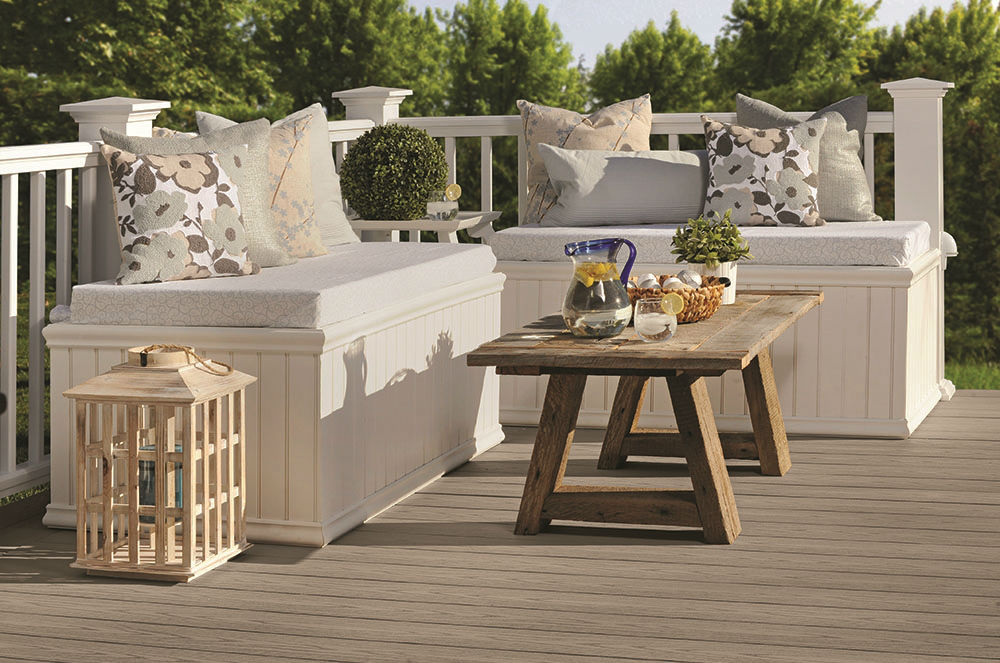 Outdoor patio deck