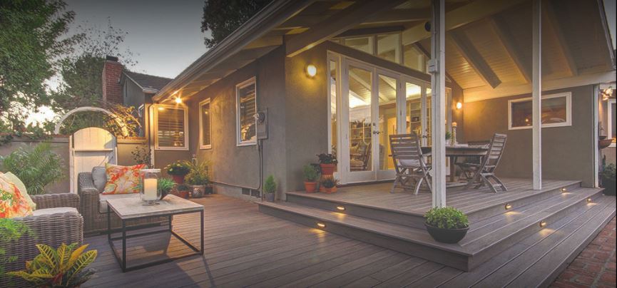 Outdoor patio deck