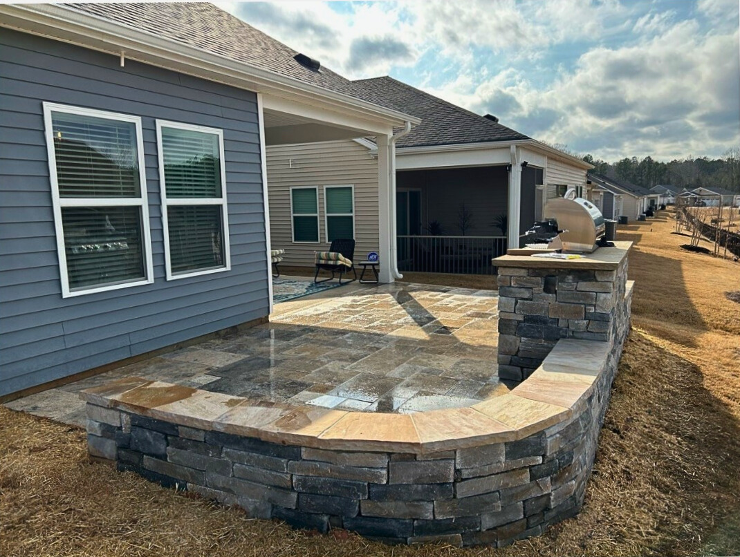 Custom travertine patio in Gaston County by Archadeck.