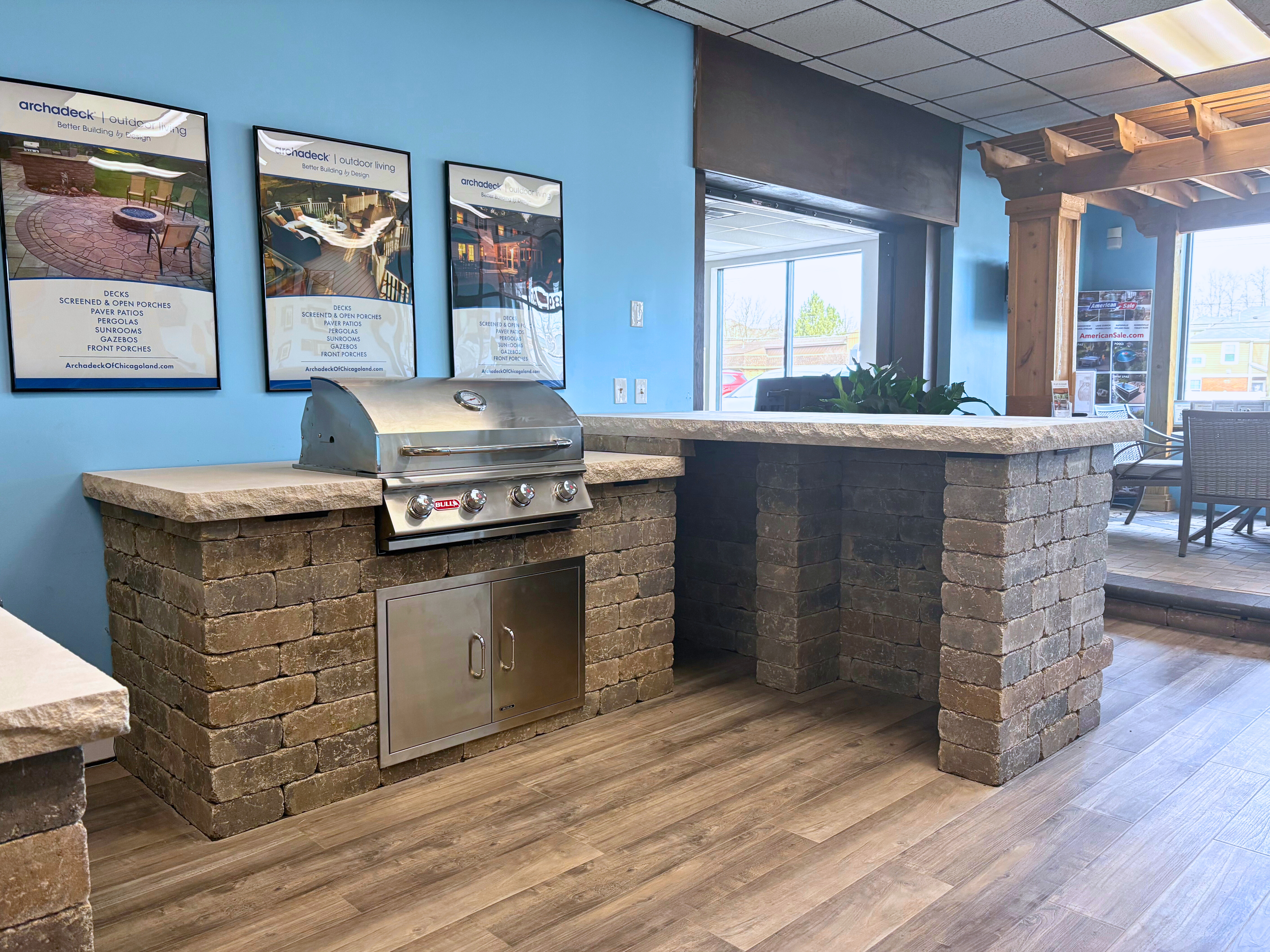 Outdoor kitchen model in Archadeck of Chicagoland design center.