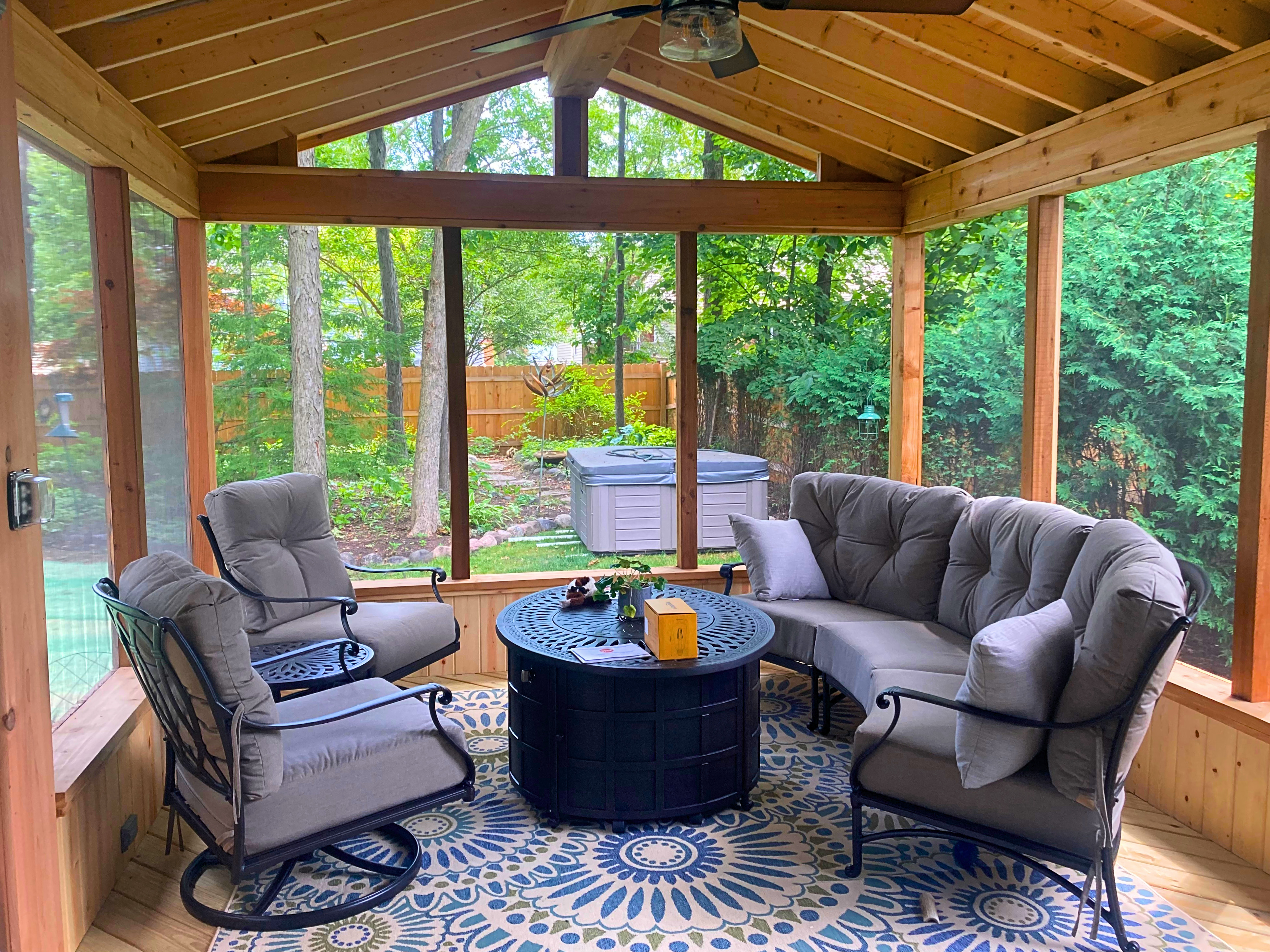 Cozy screened porch built by Archadeck of Chicagoland..