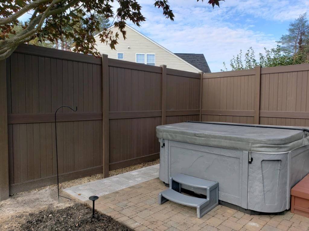 Hot tub area with privacy wall