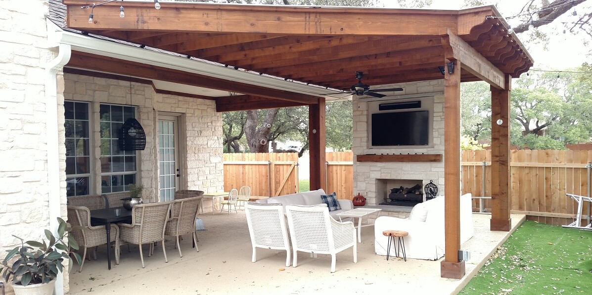 covered patio with fire place