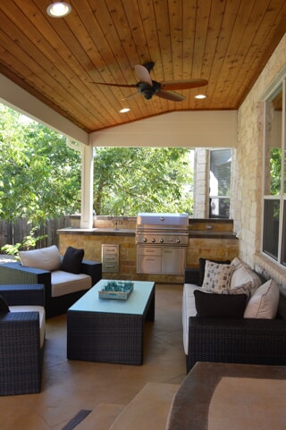 outdoor entertainment space 