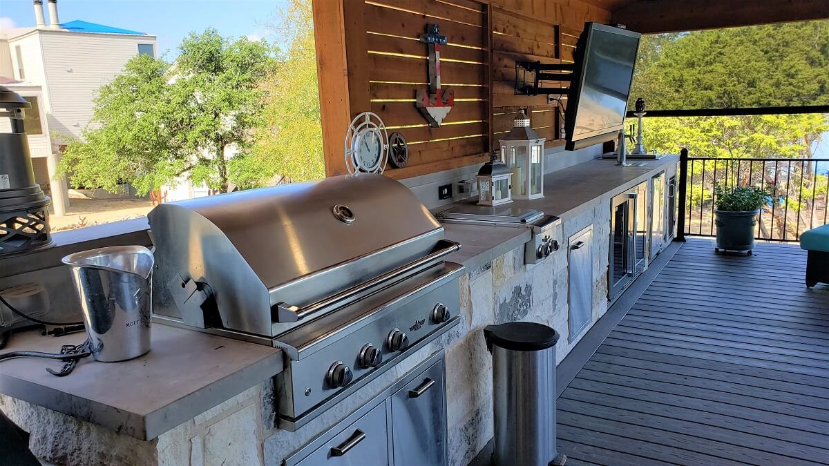 Outdoor kitchen on deck