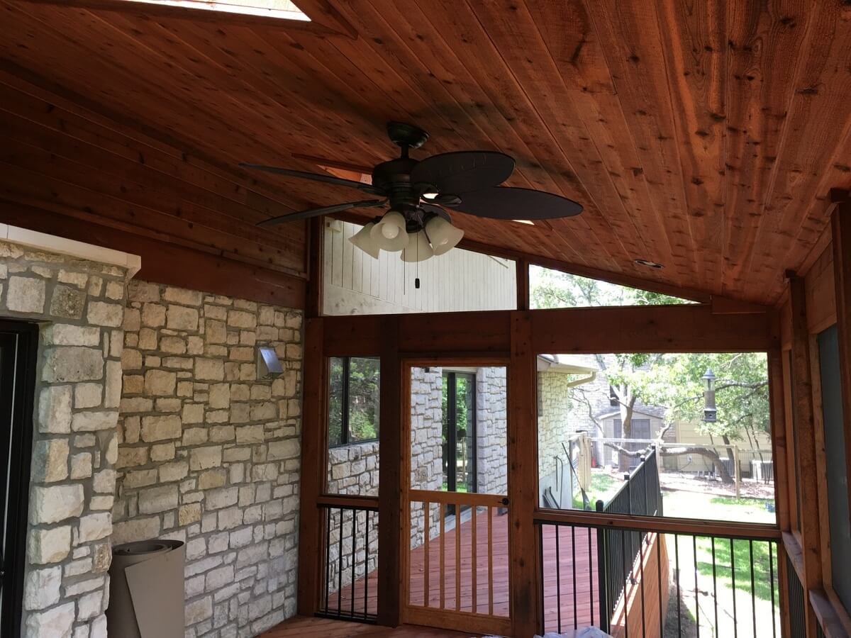Screened porch ceiling with fan ang lighting