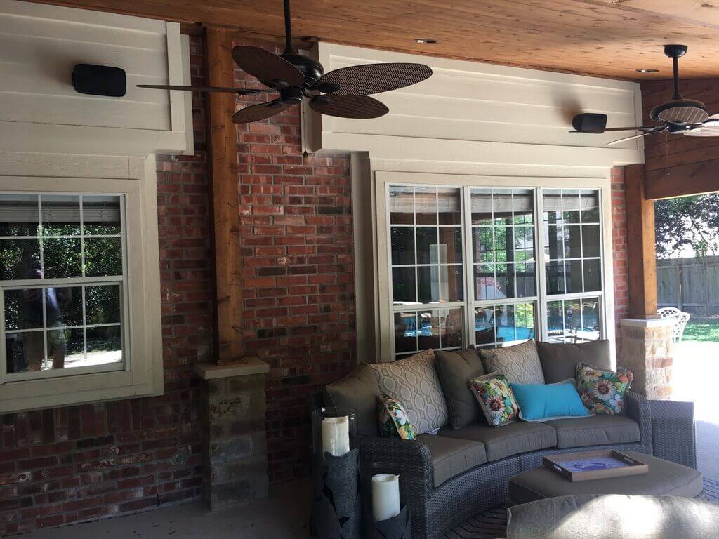 Covered patio with ceiling fan