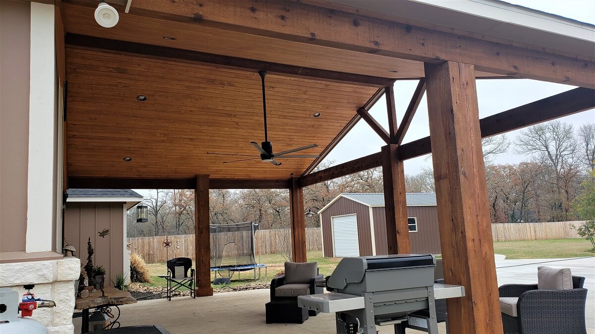 Covered patio ceiling with fan and lighting