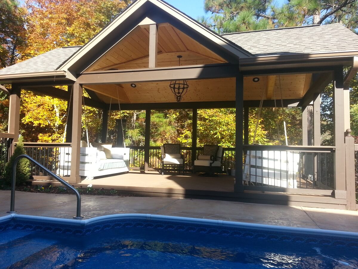 Front view of poolside deck