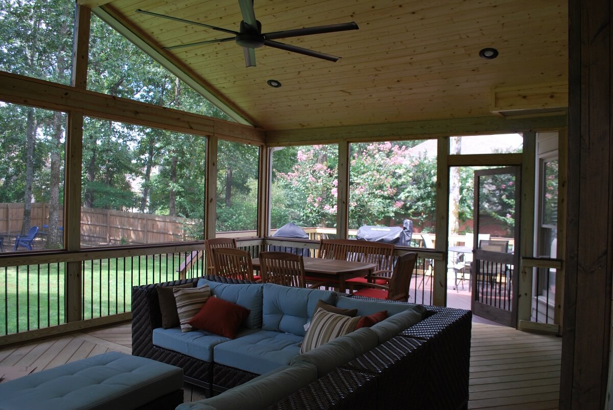 Screened porch with couch and dining area