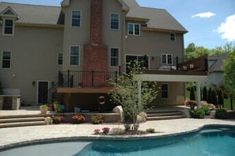 Fiberon poolside deck in Cromwell, CT