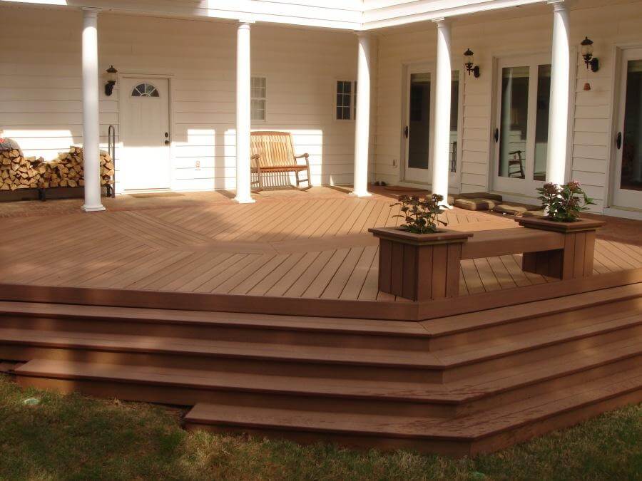 Low deck with custom planter bench