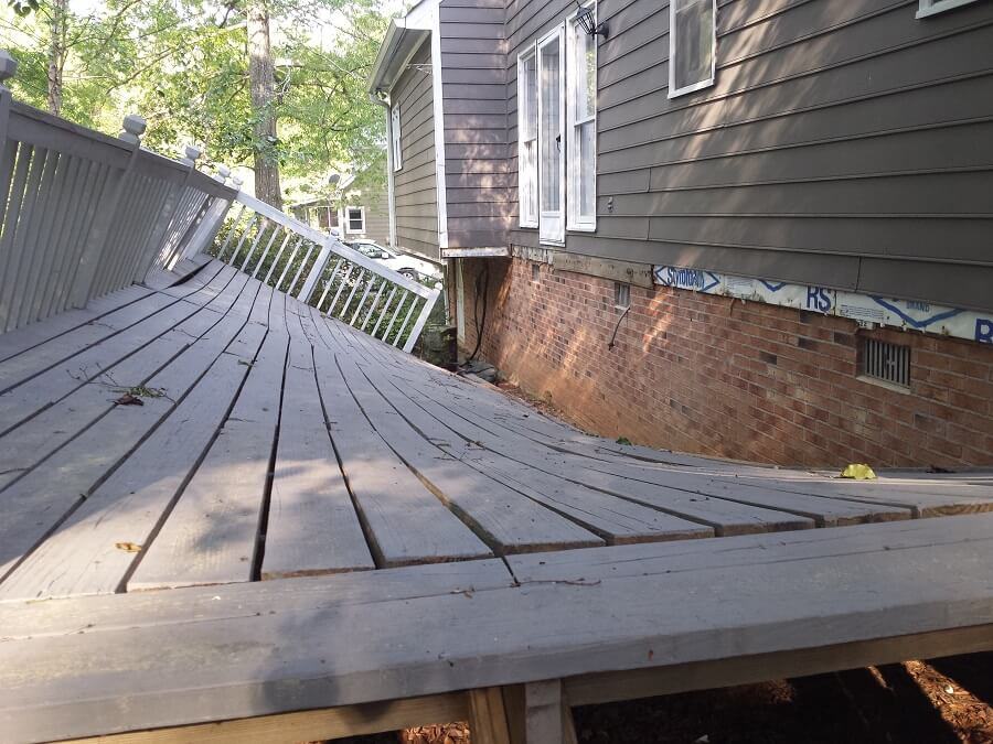 Collapsing deck