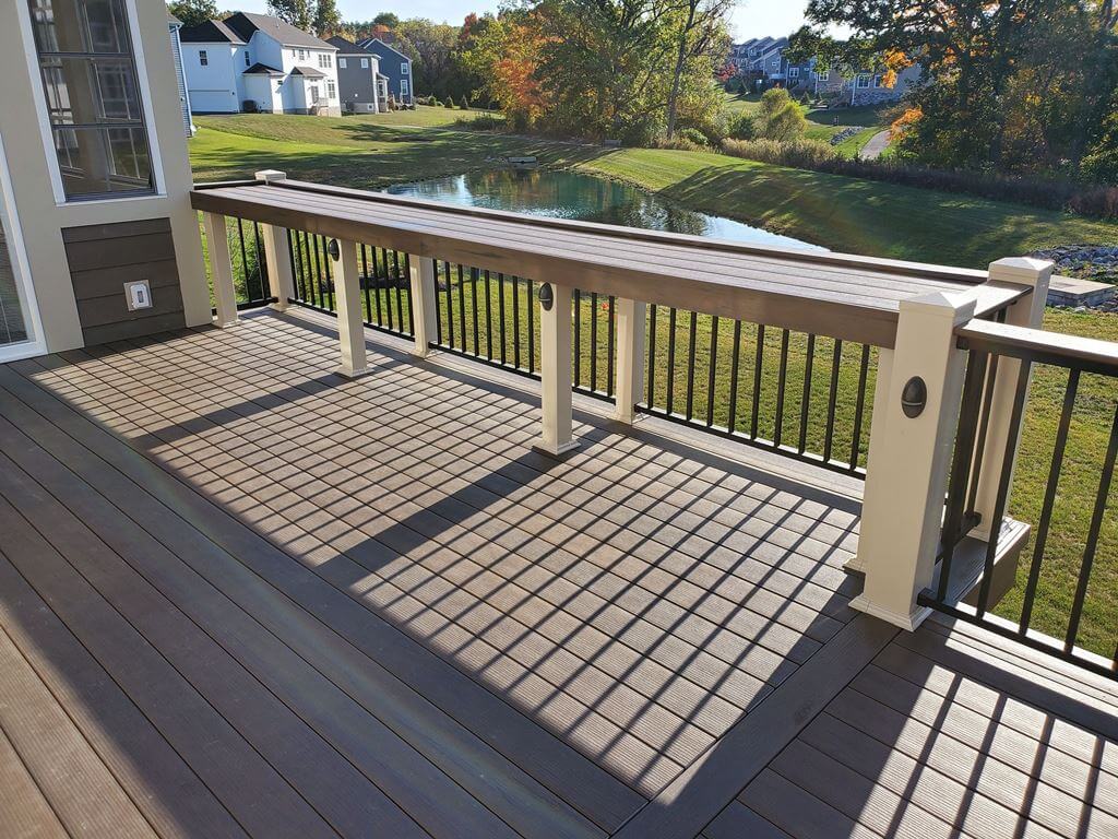 deck with bar