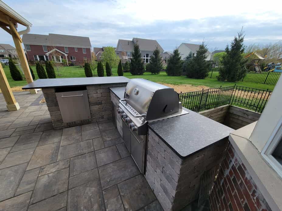 Outdoor kitchen with stone paver patio