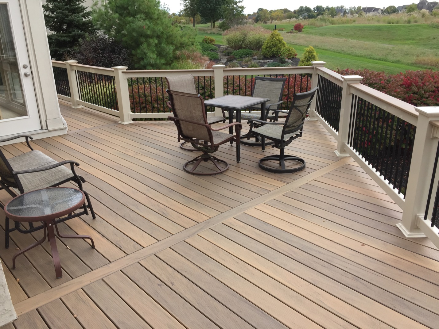 deck with outdoor dining area