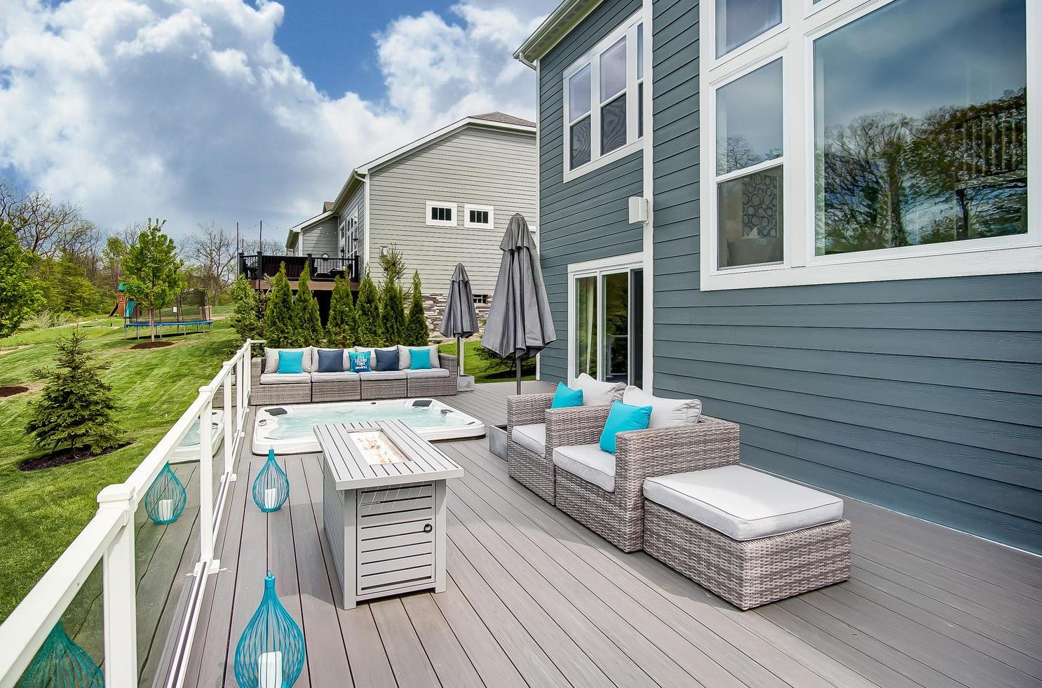 Deck with recessed jacuzzi and seating