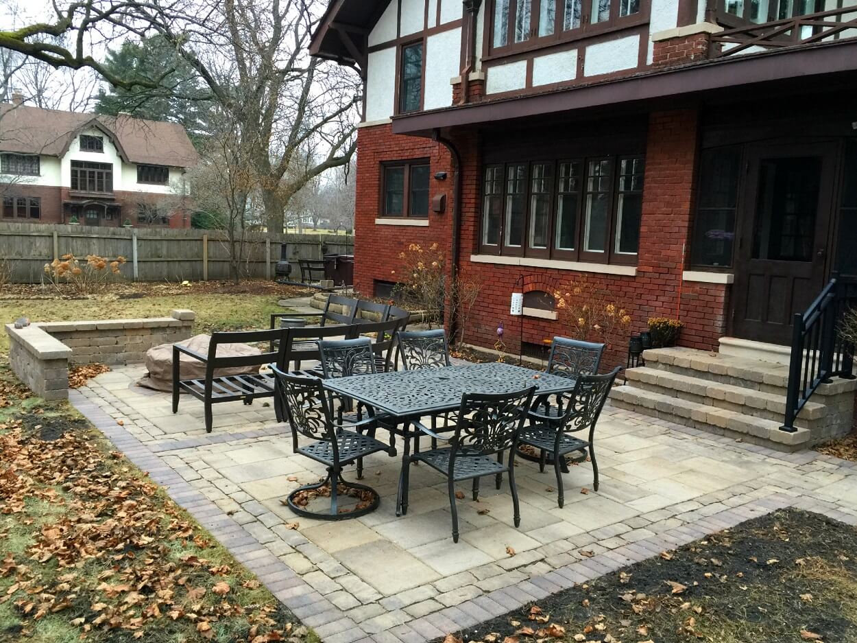 Patio with seat wall