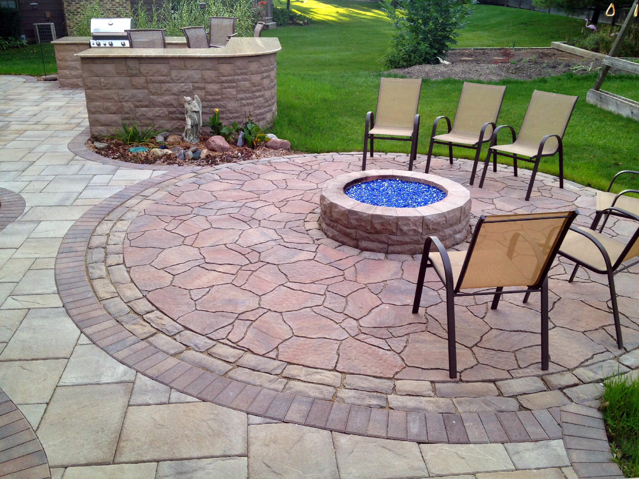 Patio with kitchen and fire pit