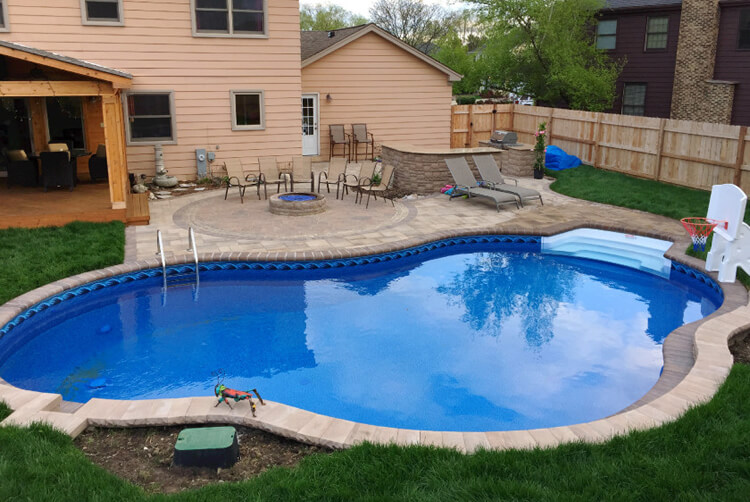 Chicagoland paver pool patio