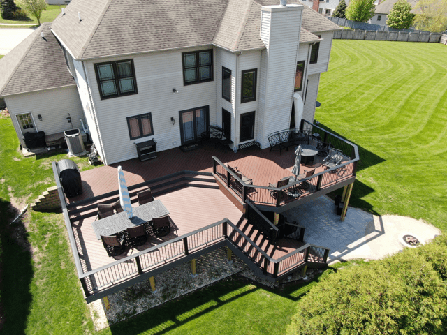 Expansive timbertech deck in hawthorn woods