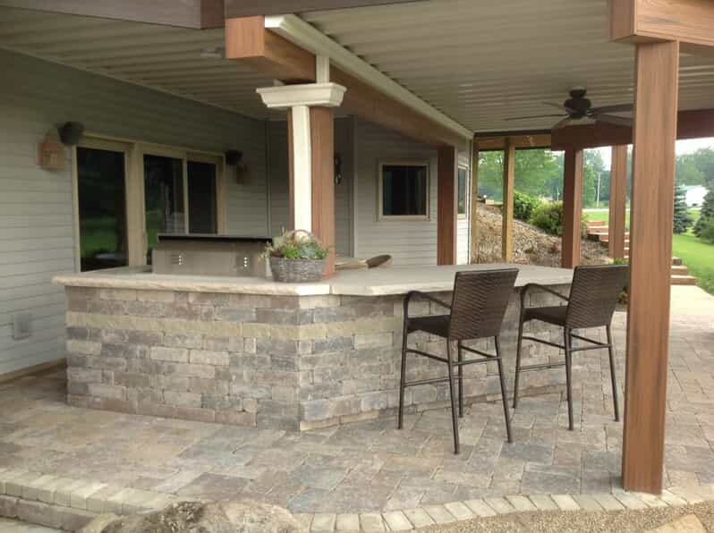 Patio with kitchen and bartop