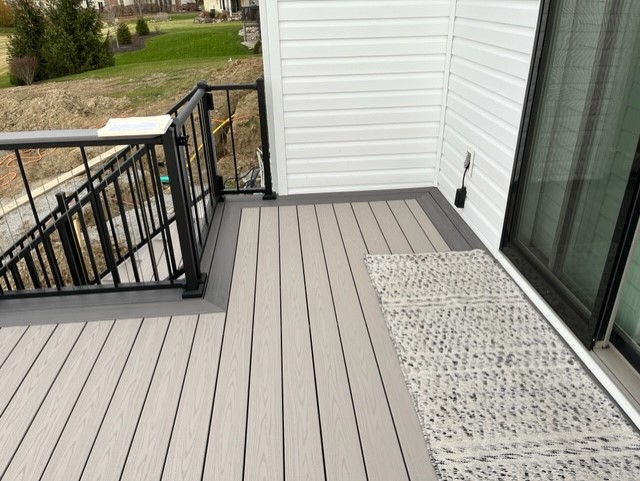 Azek Deck SW Fort Wayne with Picture Framing Detail