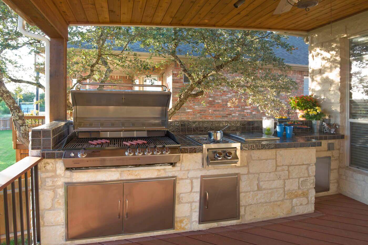 10 Party-Ready Specialty Outdoor Kitchen Features