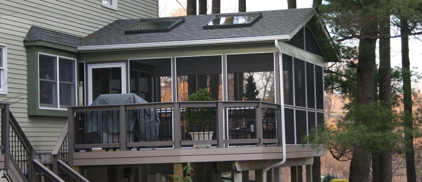 Spartanburg screened porch builder with deck and stairs