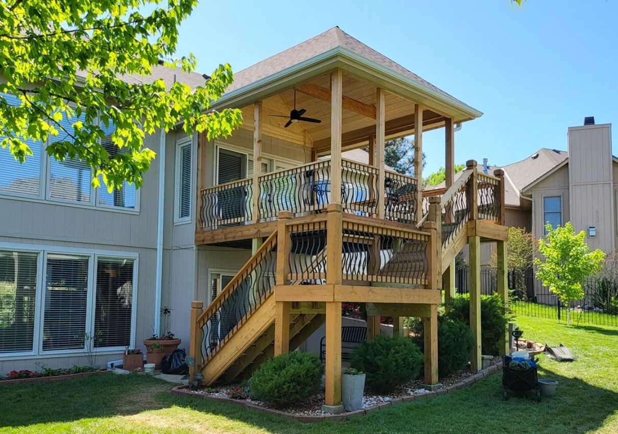 best covered deck builder Kansas City area