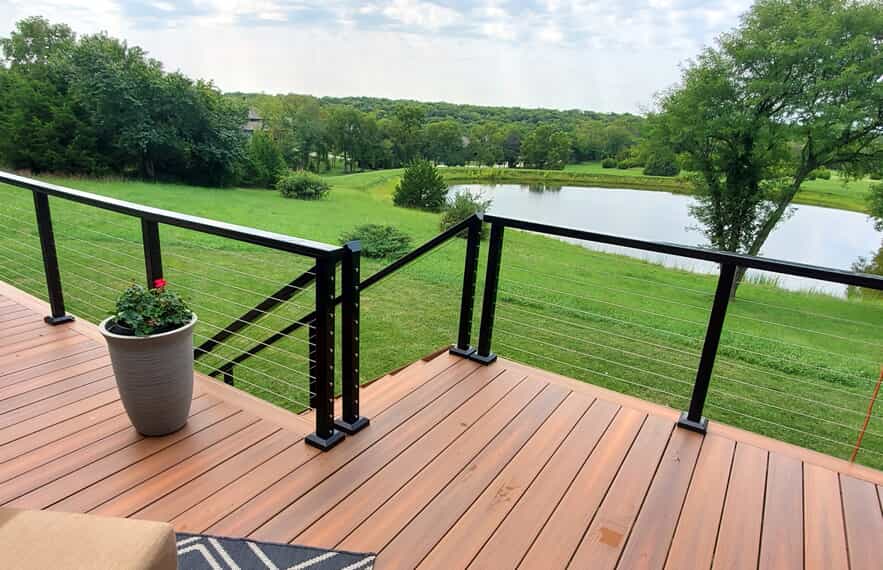 composite deck with aluminum and stainless cable railings