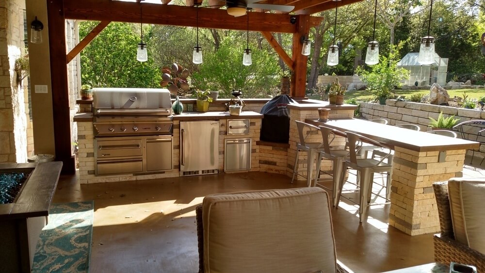 outdoor kitchen