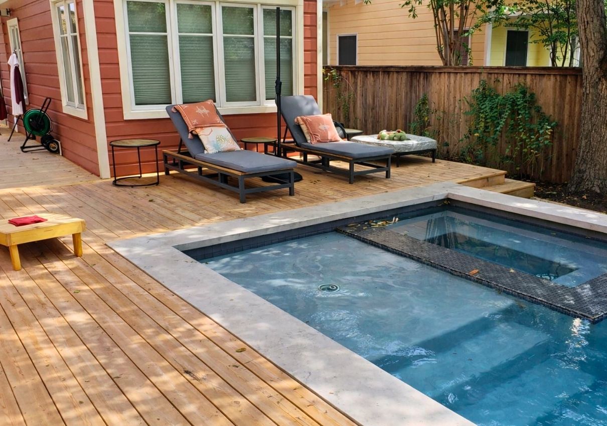 deck contractors in Nashville who builds decks in small yards