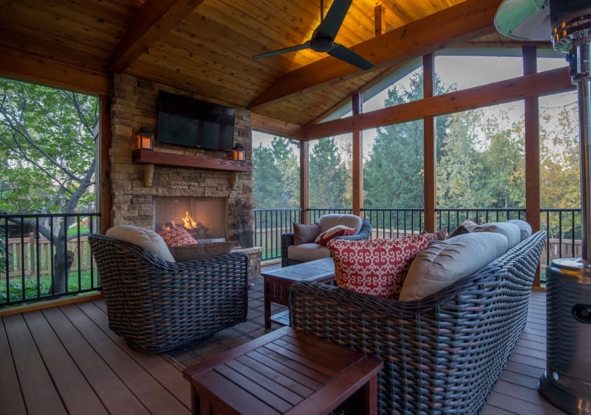 screened in porch or 3 season room in Nashville?