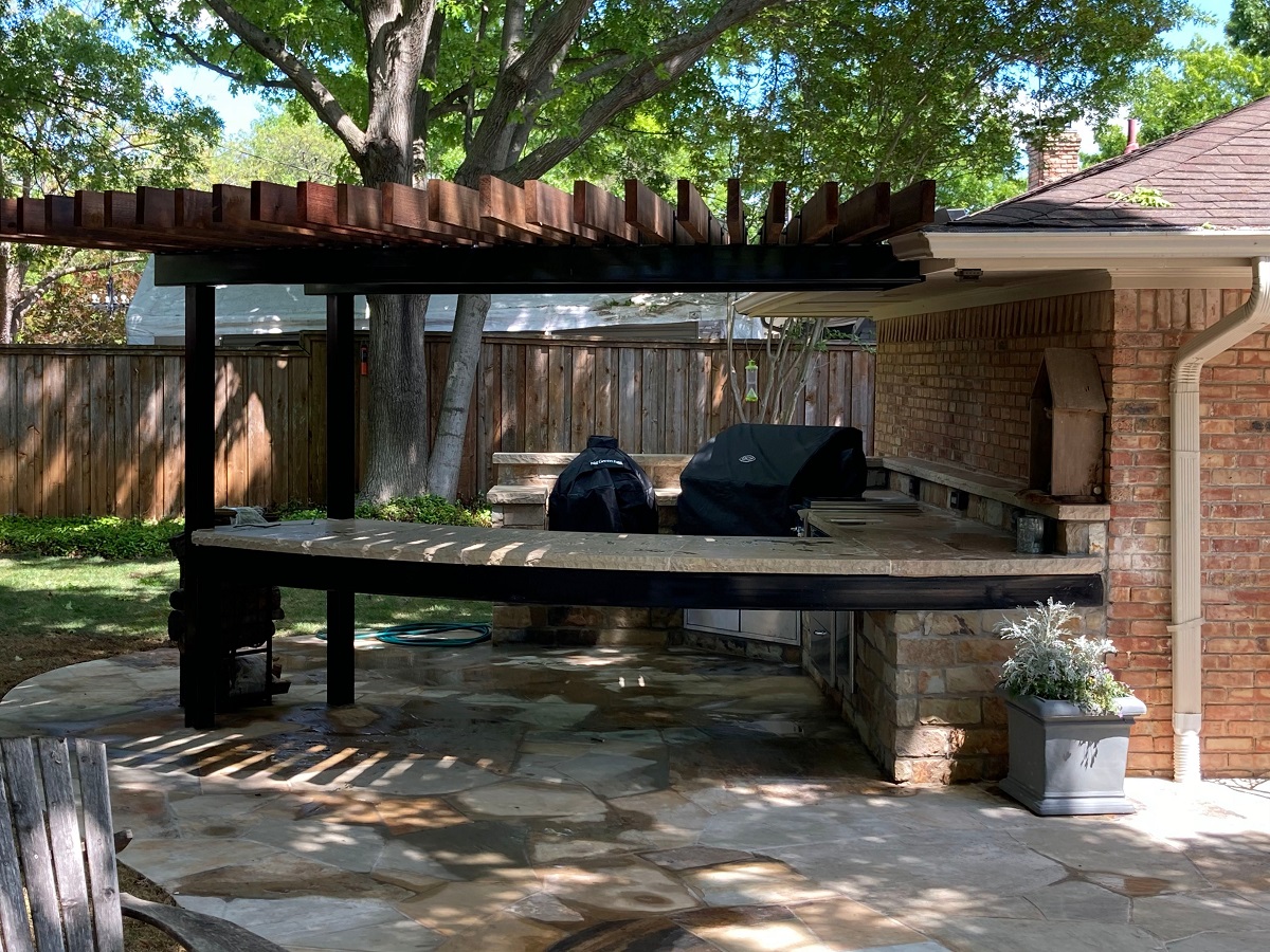 Unique, custom designed outdoor kitchen builders.