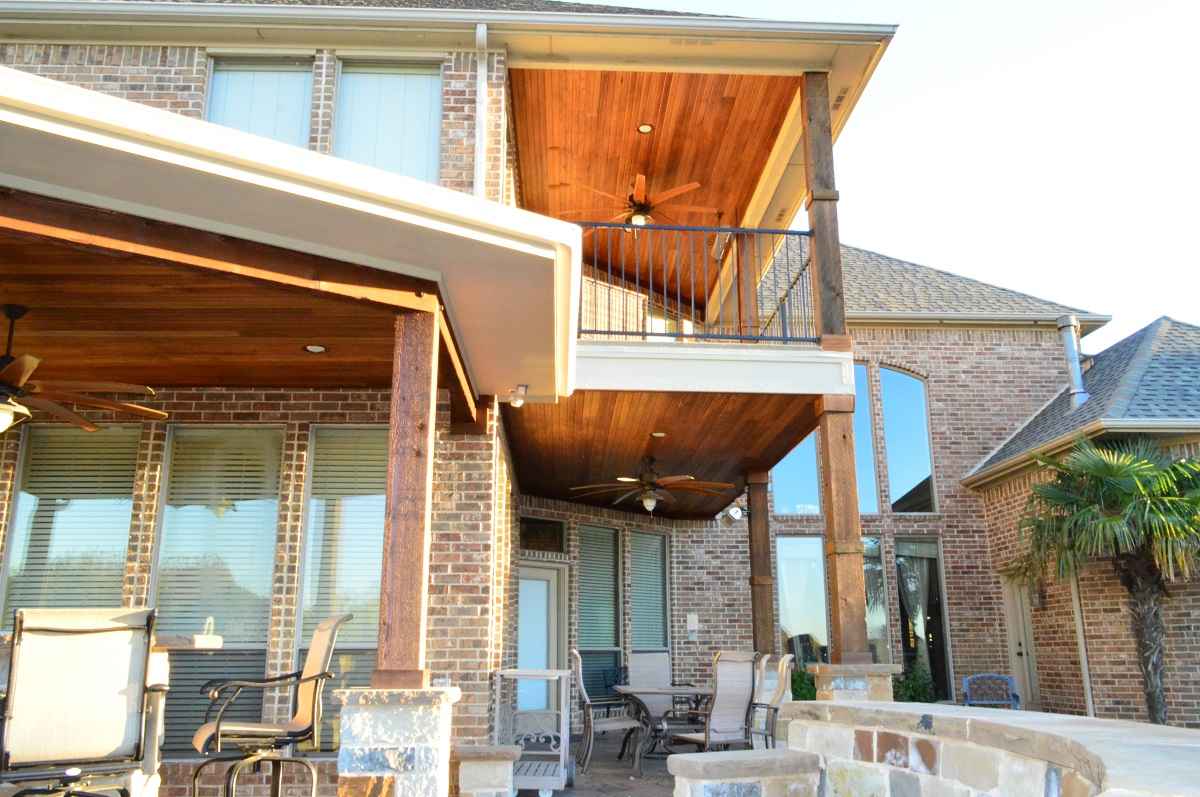 Second story balcony and outdoor patio 