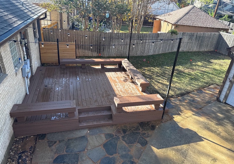 deck with custom integrated bench seating
