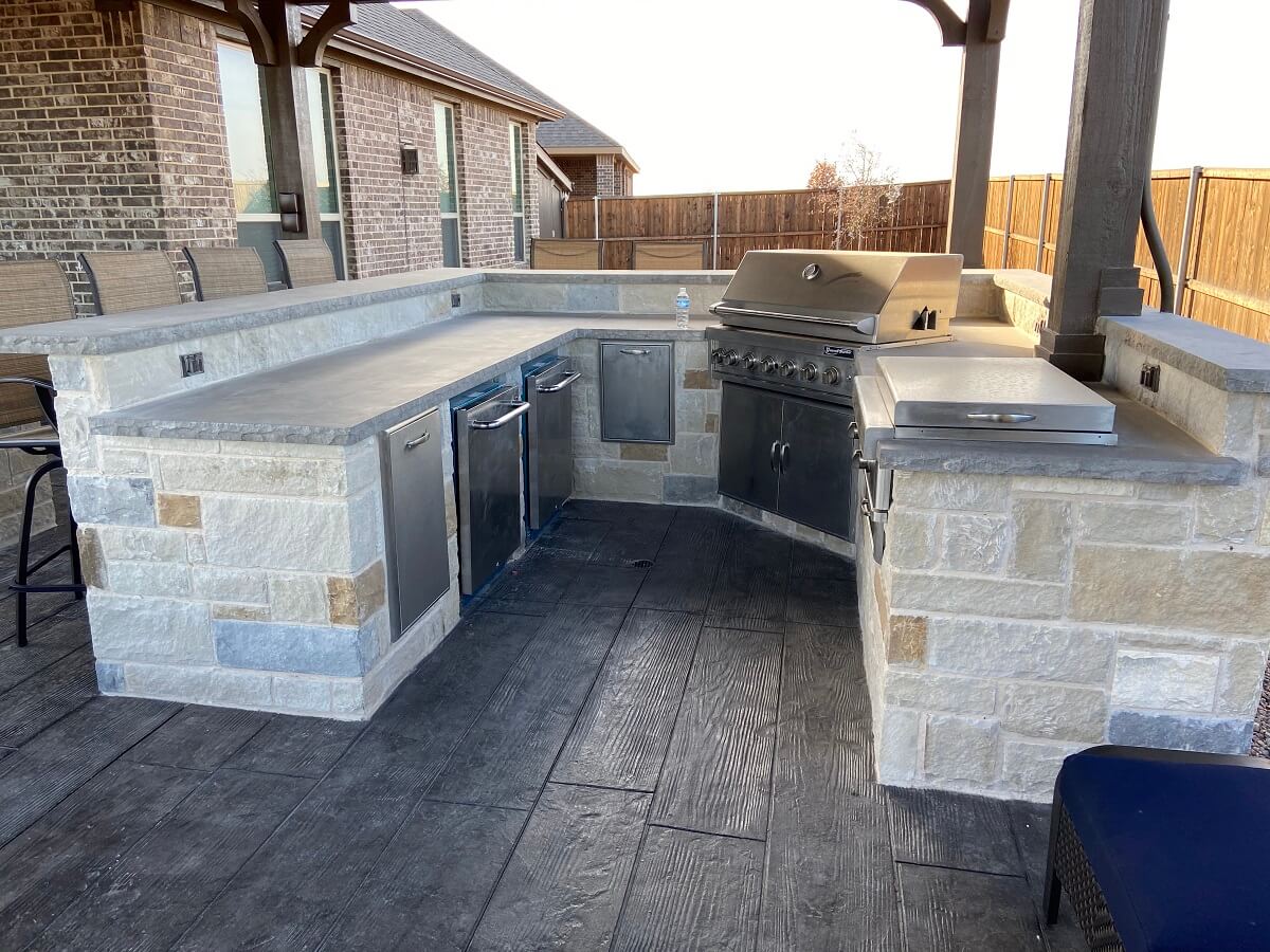 Look-at-this-delicious-outdoor-kitchen