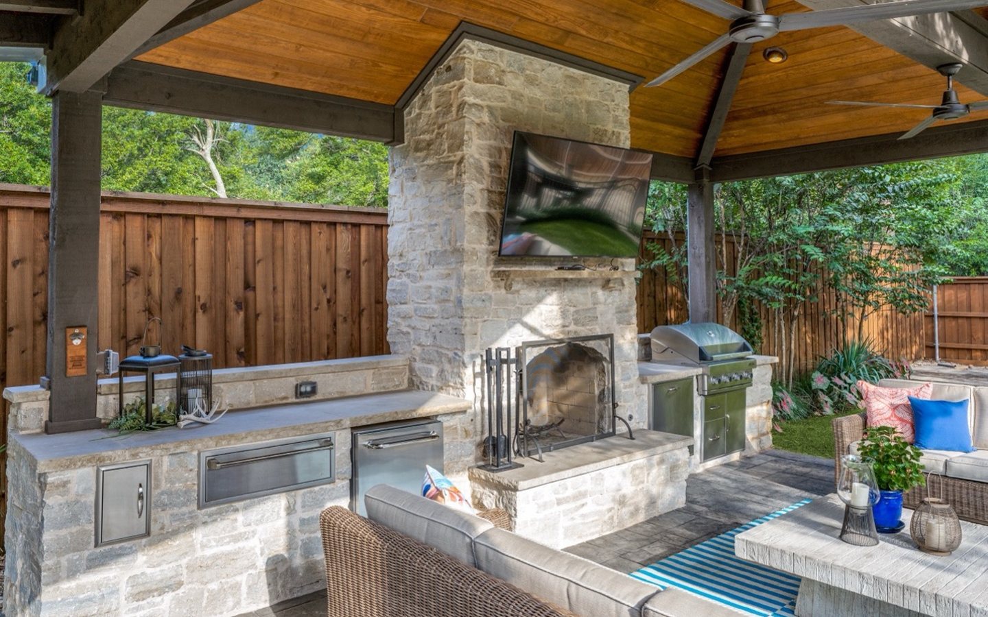 A patio with a fireplace and a television

Description automatically generated