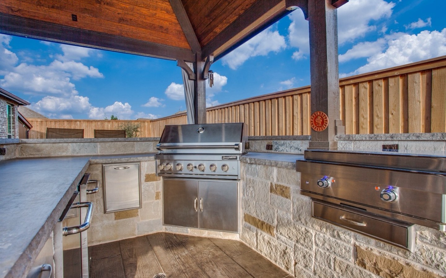 A outdoor kitchen with a wood deck

Description automatically generated with medium confidence