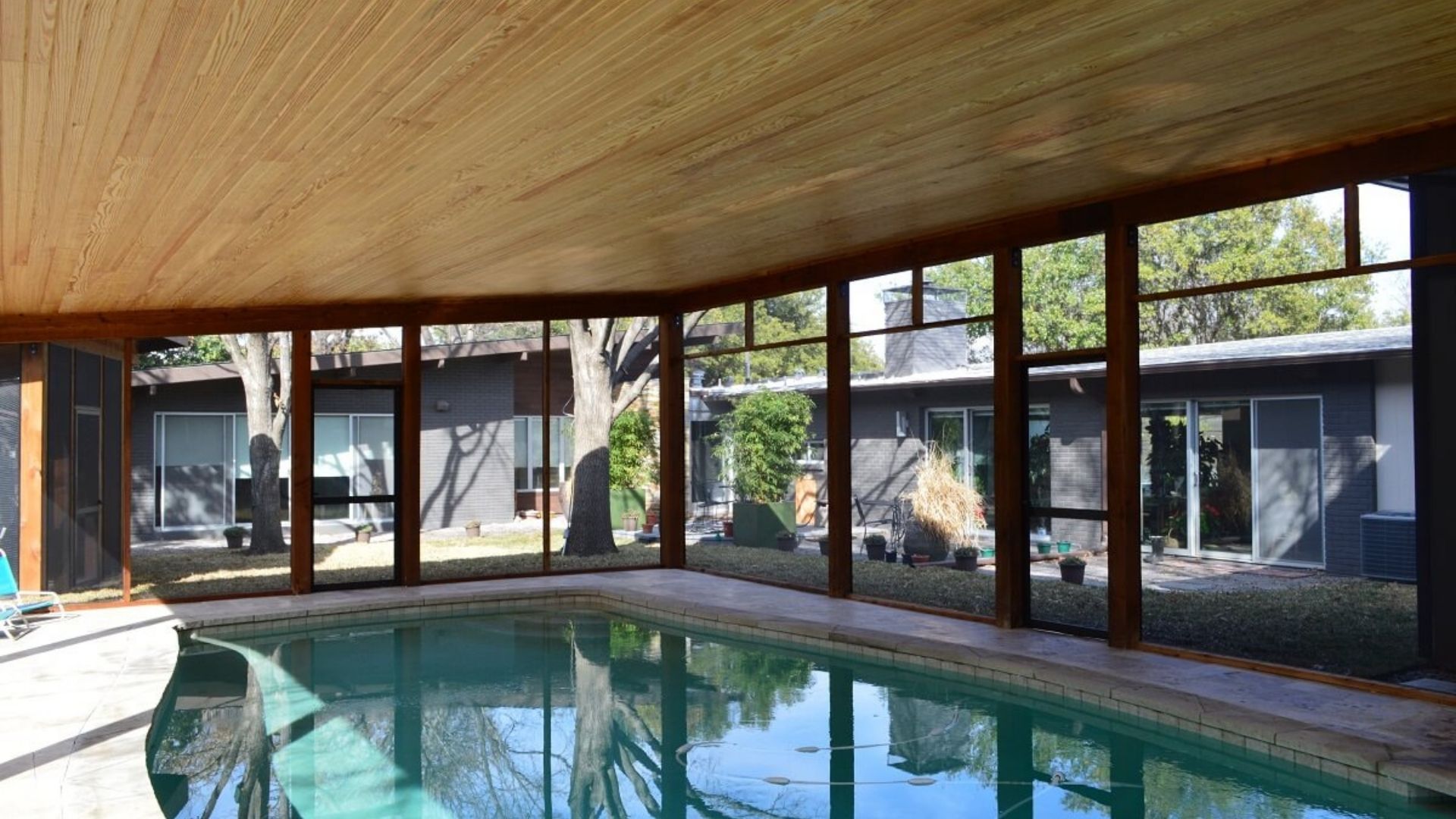 screened pool enclosures