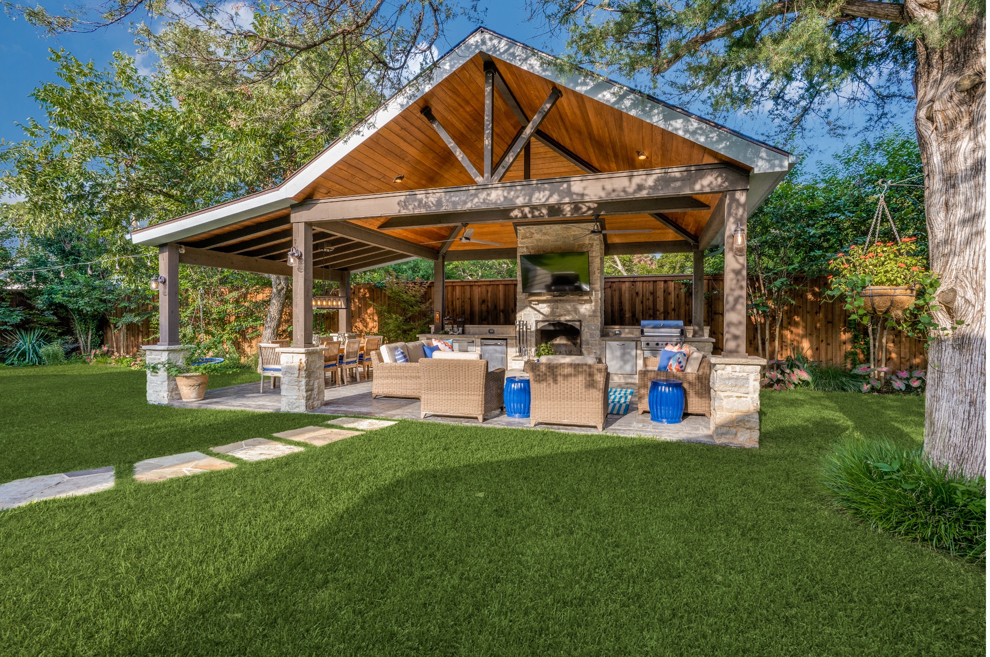 backyard cabana contractor