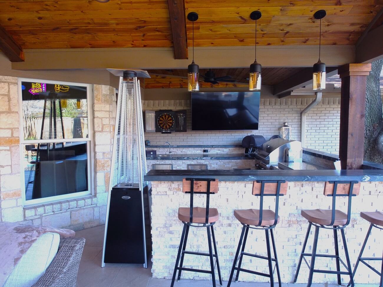 covered patio with custom outdoor kitchen eat in bar area in Dallas
