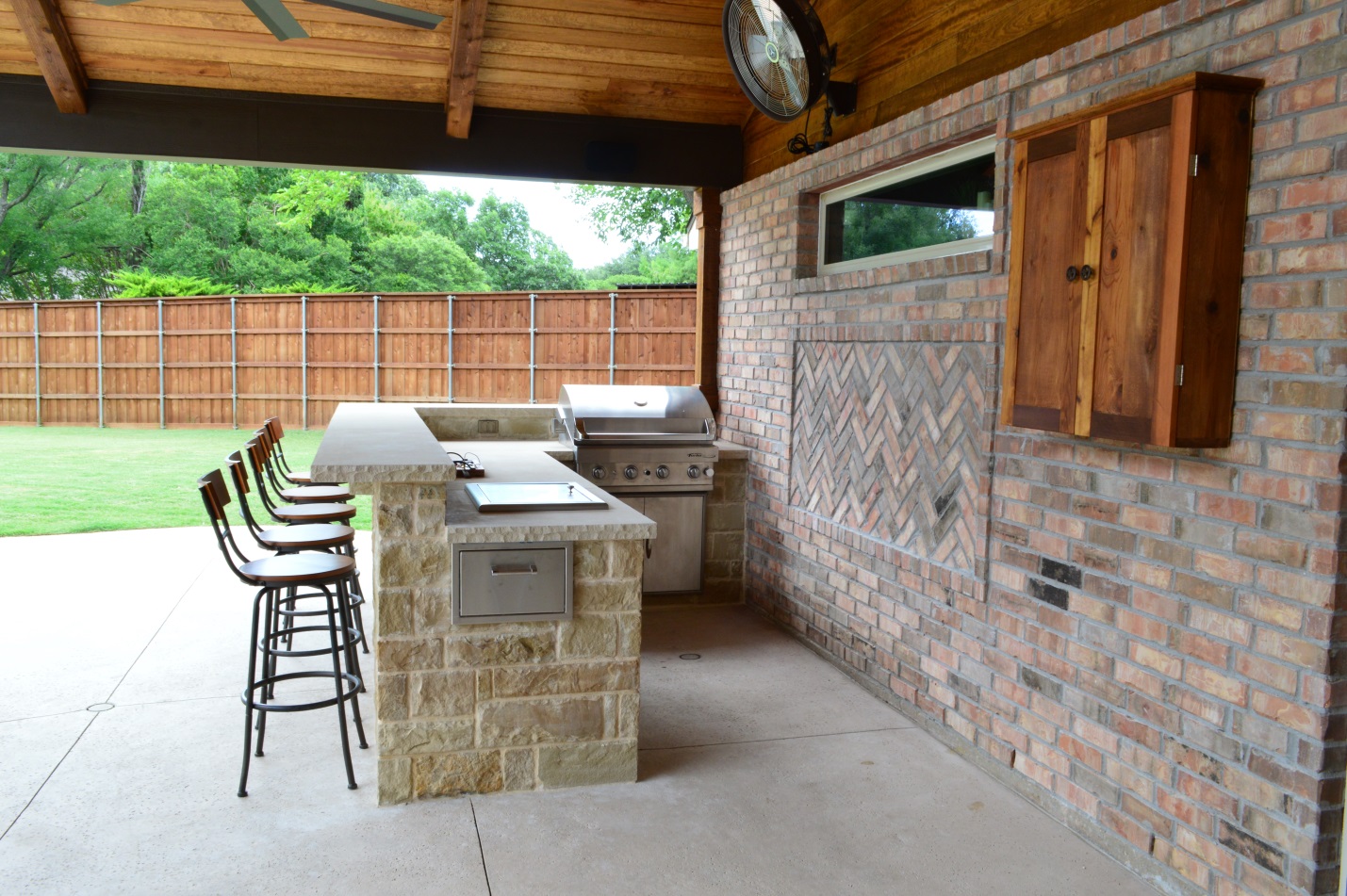 brick outdoor kitchen
